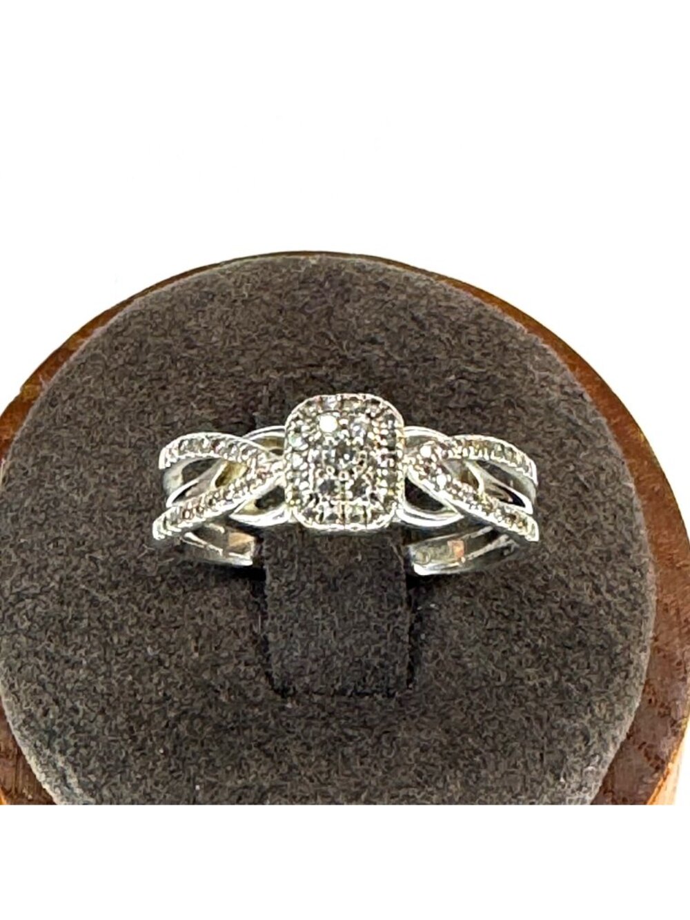 14k White Gold .25ctw Diamond Halo Engagement Promise Ring Size 7